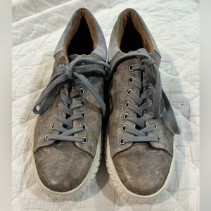 Sofft women’s sneakers size 10